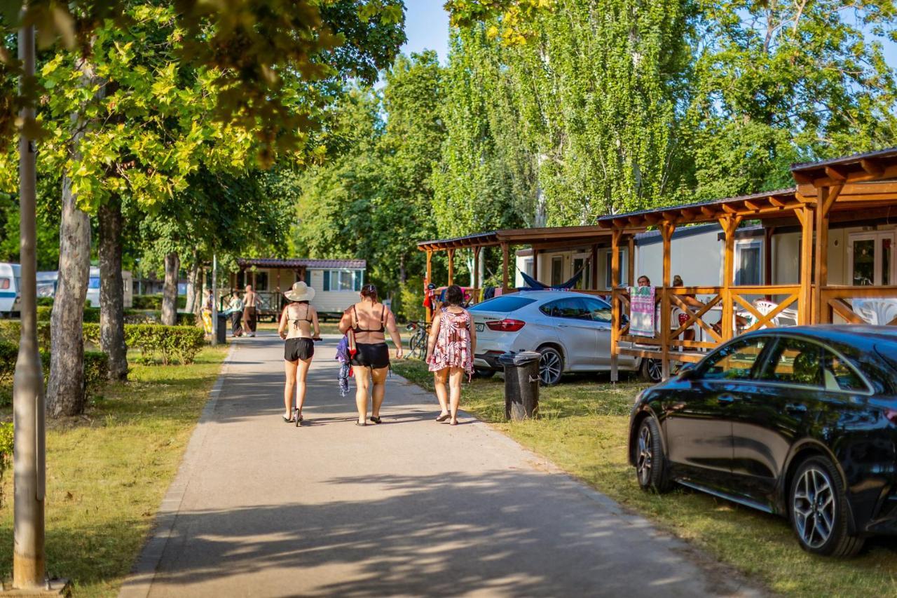 Balatontourist Fuered Camping & Bungalows Balatonfured Exterior photo