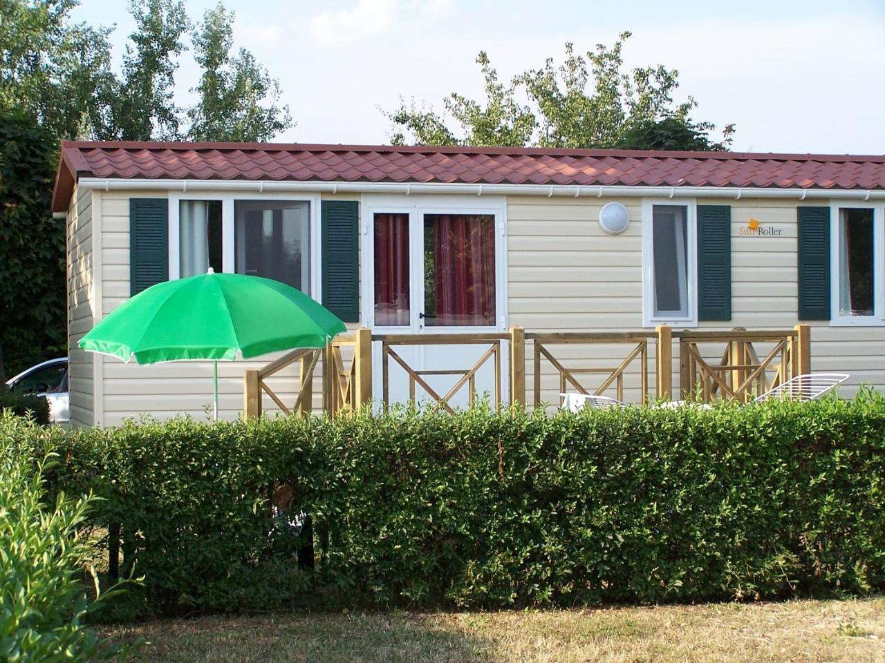 Balatontourist Fuered Camping & Bungalows Balatonfured Exterior photo